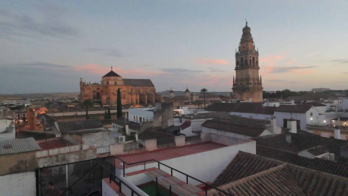 La azotea de la casa con la Mezquita-Catedral al atardecer