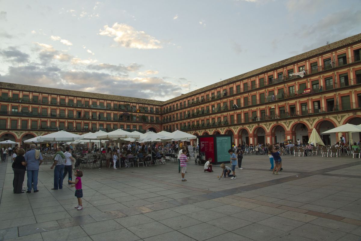 La Plaza de la Corredera con sus soportales y terrazas
