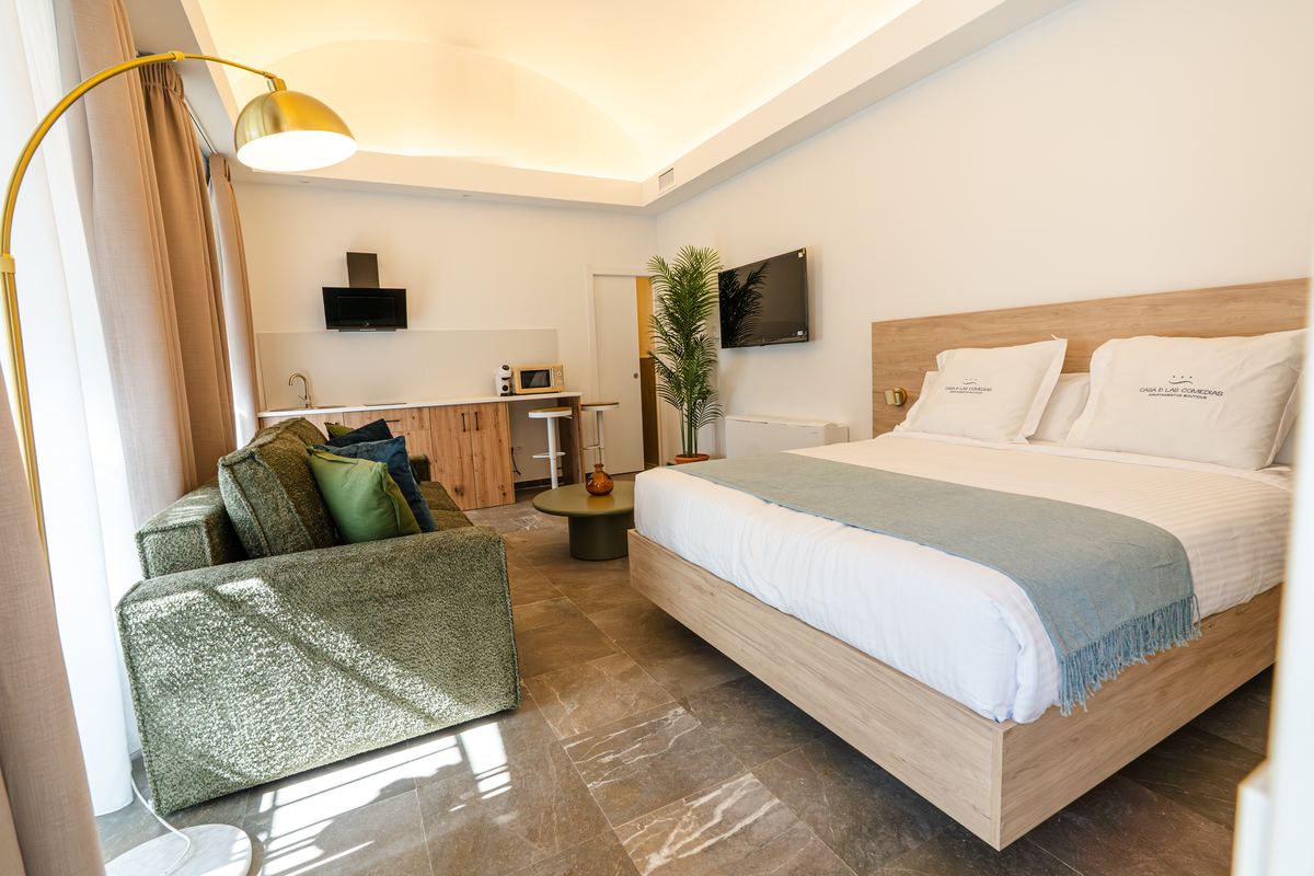 Estudio De los Góngora: cama doble y zona de estar