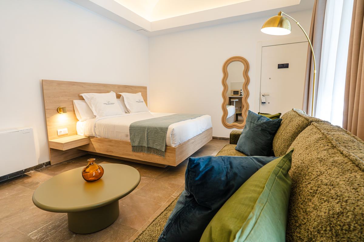Estudio De los Góngora: cama doble y zona de estar
