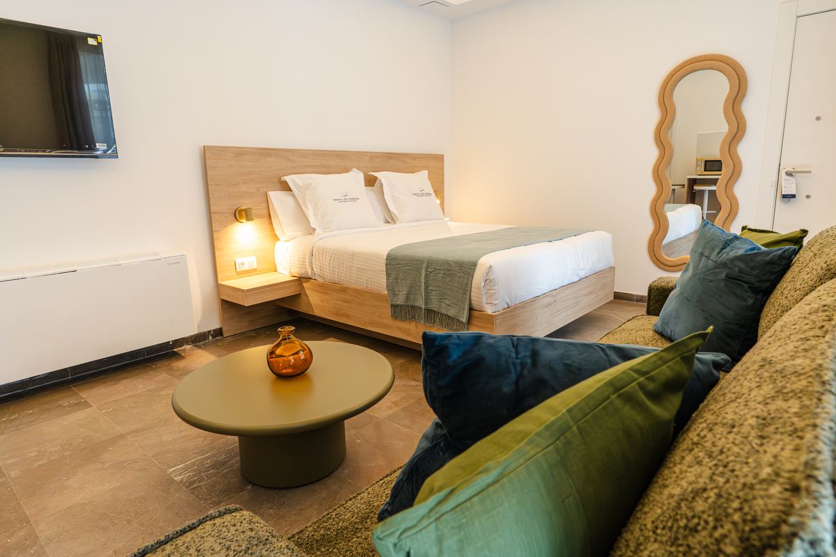 Estudio De los Góngora: cama doble y zona de estar