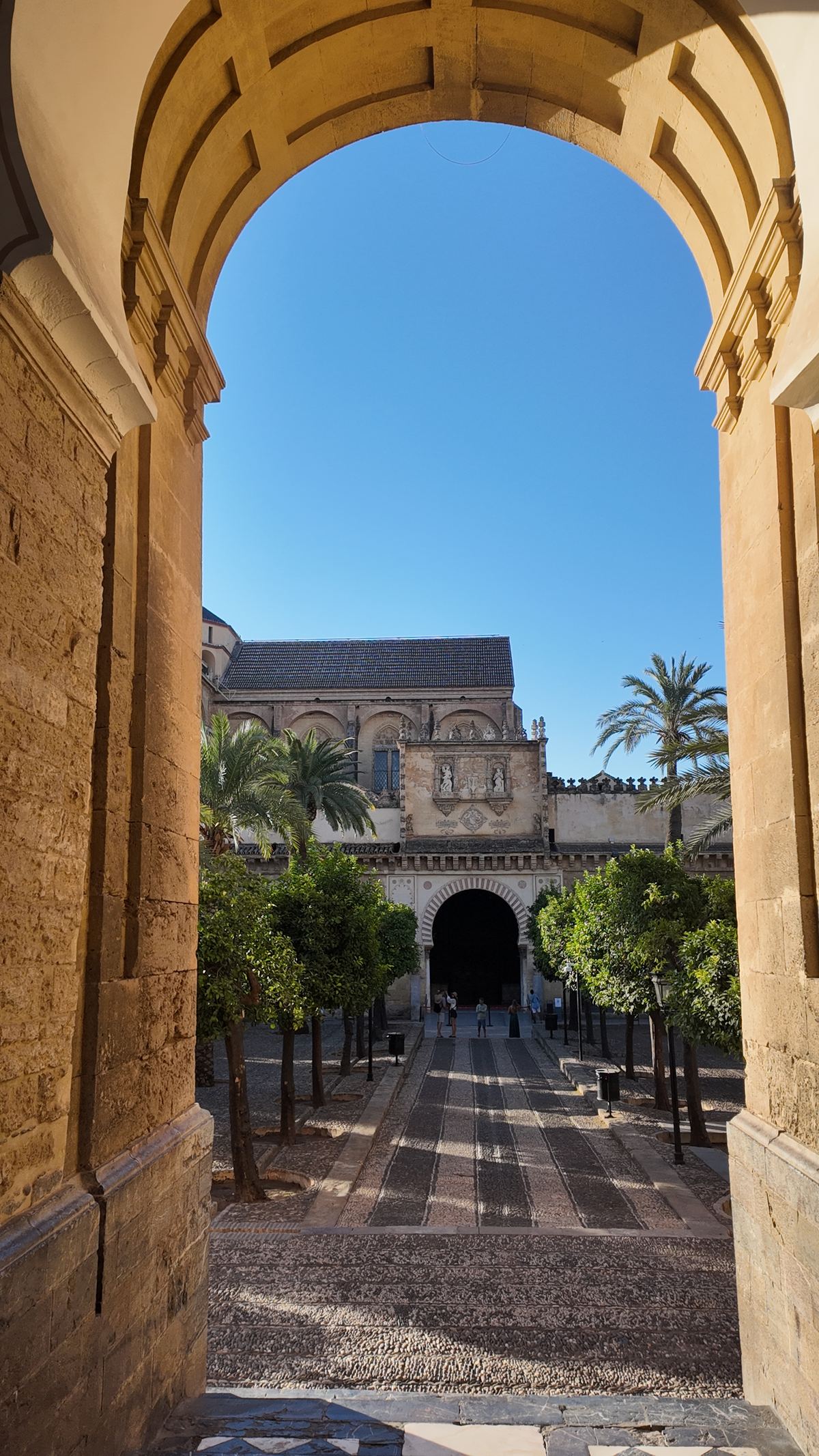 Arco de entrada al Patio de los Naranjos de la Mezquita-Catedral